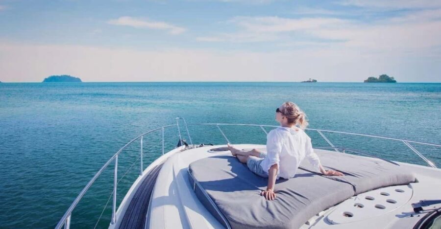 Istanbul: Bosphorus Yacht Cruise - Sailing through Asia–Europe and the Bosphorus meeting waters