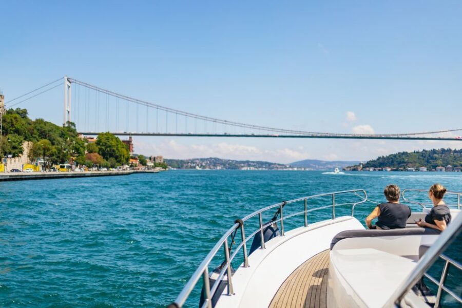 Istanbul: Bosphorus Yacht Cruise with Stopover on Asian Side - Dolmabahçe Mosque and Palace: a fast introduction to the waterfront’s grand style