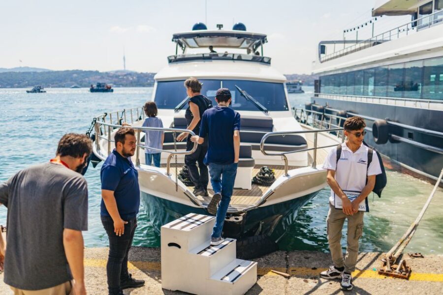 Istanbul: Bosphorus Yacht Cruise with Stopover on Asian Side - Bridges, fortresses, and the Bosphorus as a historic highway