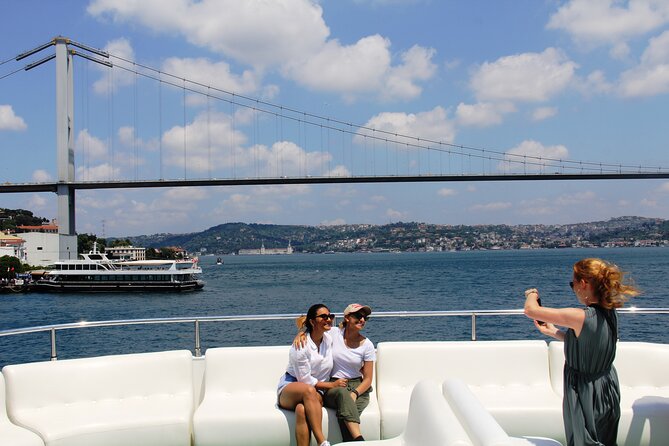 Istanbul Bosphorus Yacht Experience – Asian Side Visit in Kanlica - Rumelihisarı and Anadoluhisarı: Fortresses Built for Control