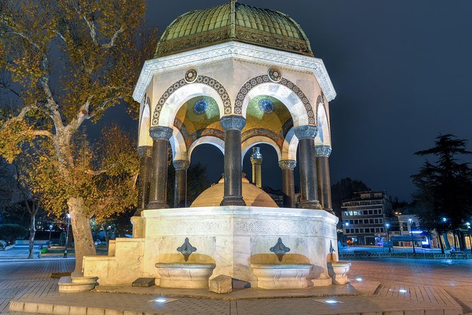 Istanbul Byzantine and Ottoman Tour: Hagia Sophia, Topkapi Palace, Blue Mosque and Grand Bazaar - Hippodrome in 30 Minutes: Obelisks and a Political Stage