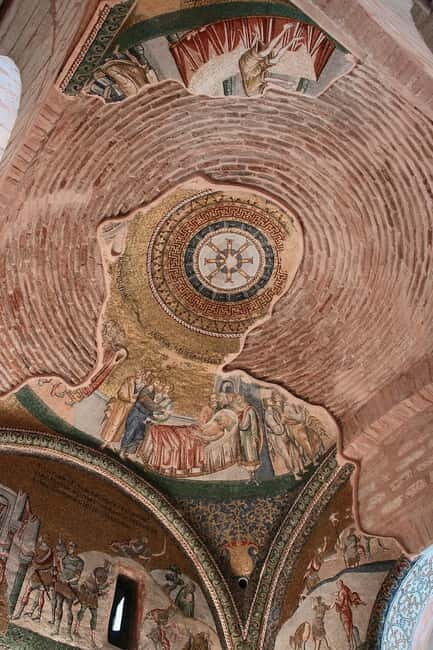 Istanbul: Chora Church (Kariye Camii) & Digital Audio Guide - How the building shapes your walk: Greek cross and domes