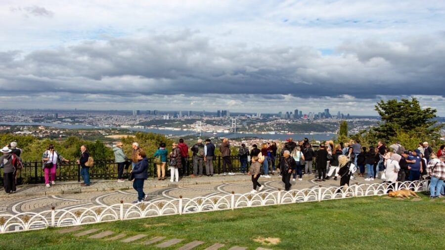 Istanbul: City Hightlights Bus Tour and Bosphorus Cruise - Crossing the strait without stress: Bosphorus Bridge and then lunch