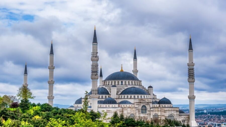 Istanbul: City Hightlights Bus Tour and Bosphorus Cruise - Guides, pacing, and why the structure works