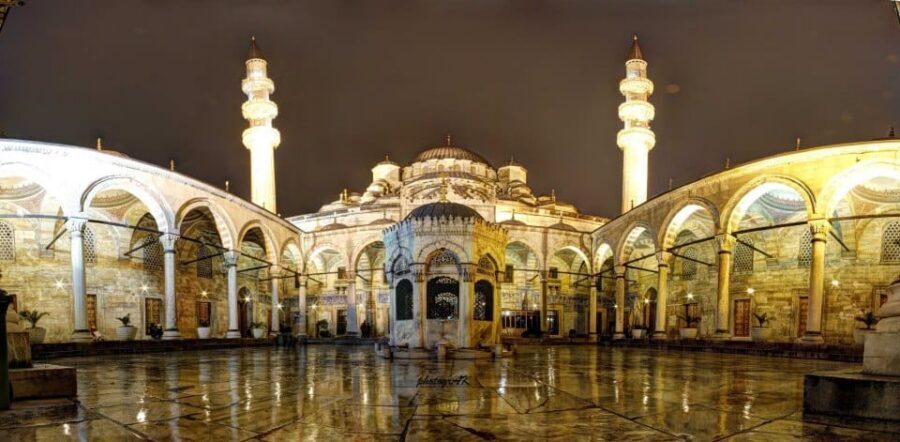Istanbul City Sightseeing Tour & Turkish Dinner & Show - The Dinner Cruise: Turkish Food, Belly Dancing, and the Seating Problem