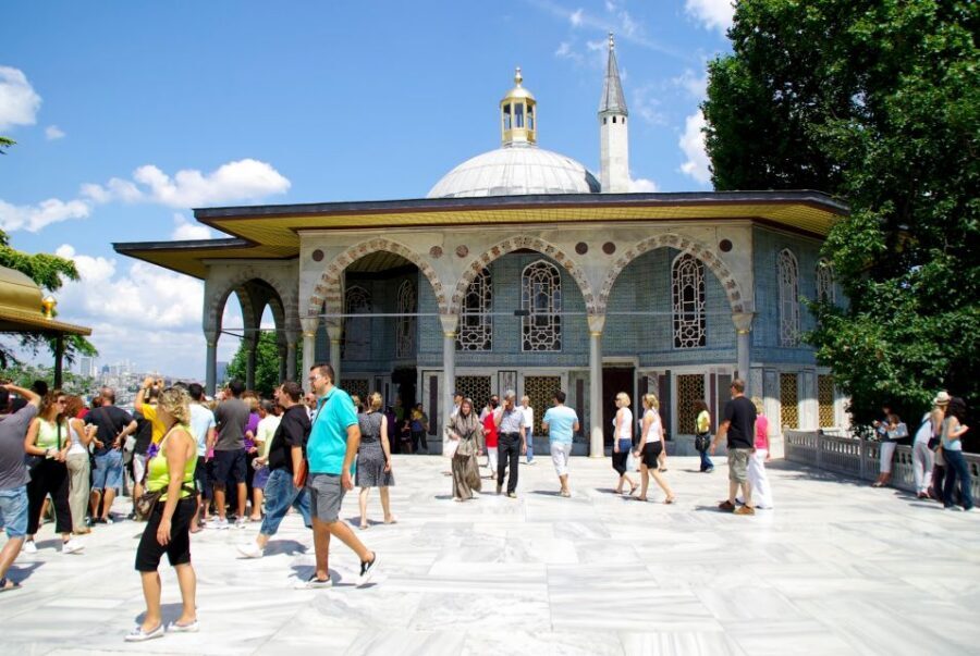 Istanbul City Walk: Blue Mosque, Old Town & Hippodrome - German Fountain to Blue Mosque: How the Stories Connect