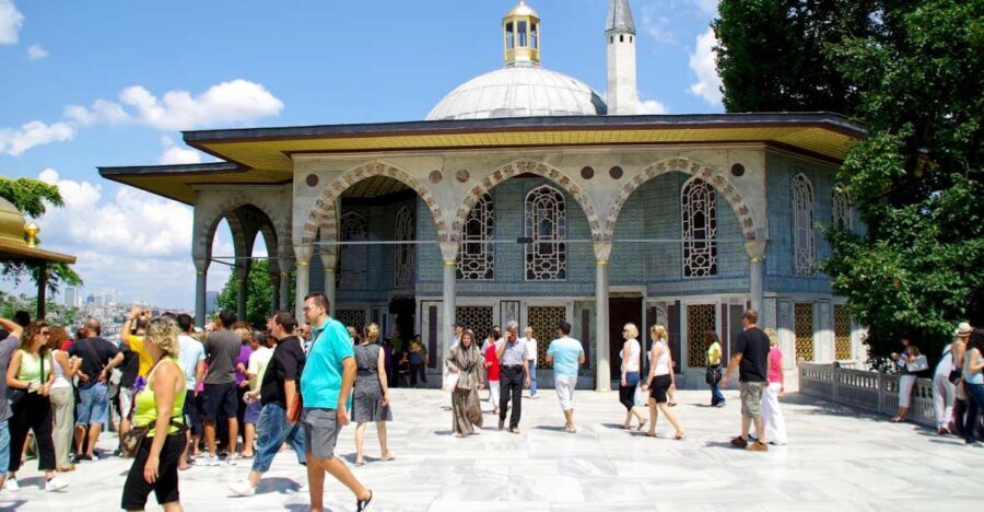 Istanbul City Walk: Blue Mosque, Old Town & Hippodrome - Starting at Alman Çeşmesi: German Fountain and Photo-Ready Beginnings
