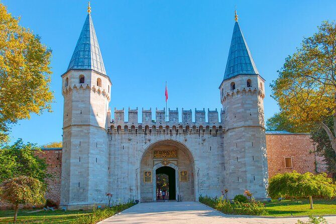 Istanbul Classics and Highlights: Full Day with Lunch - Lunch at Deraliye: fuel for the long walk