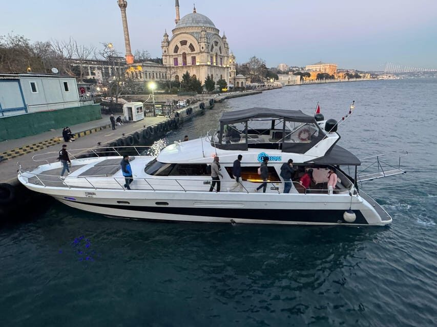 Istanbul: Daytime Bosphorus Yacht Cruise with Fruit & Snacks - Food and Drinks: Fruit and Mini Pizzas That Actually Matter