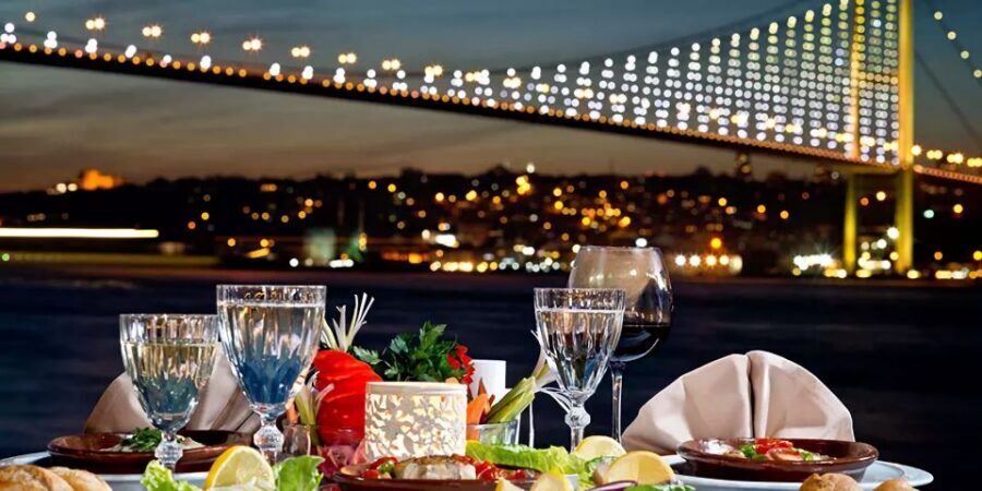 Istanbul: Dinner Cruise on the Bosphorus - Comfort and Seating: Why Crowds Affect Your View