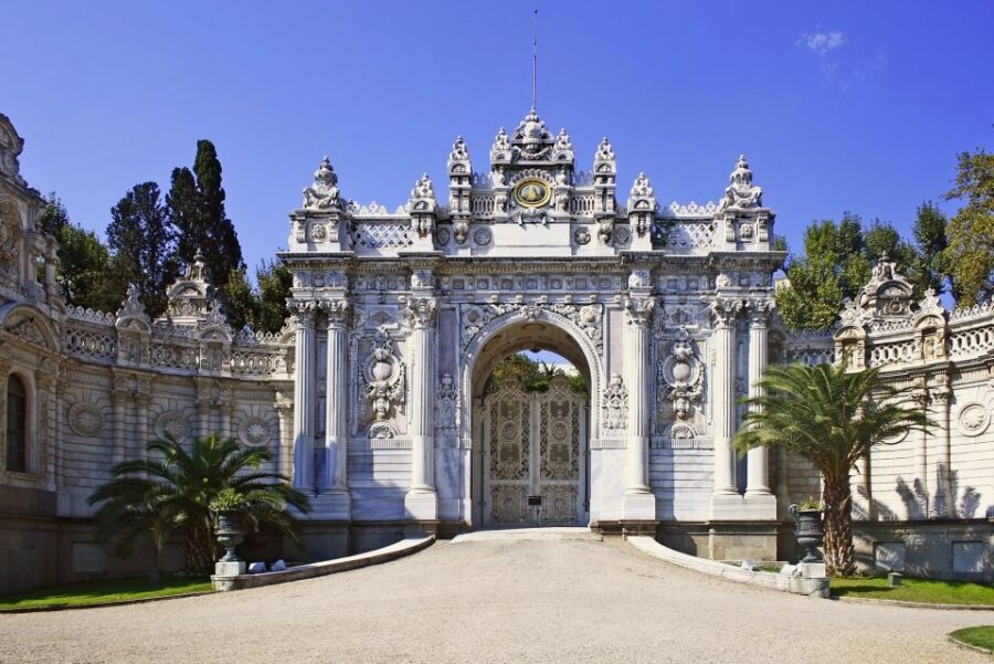 Istanbul: Dolmabahce Palace and Grand Bazaar Tour - Dolmabahçe Palace: 19th-century Ottoman administration on the Bosphorus