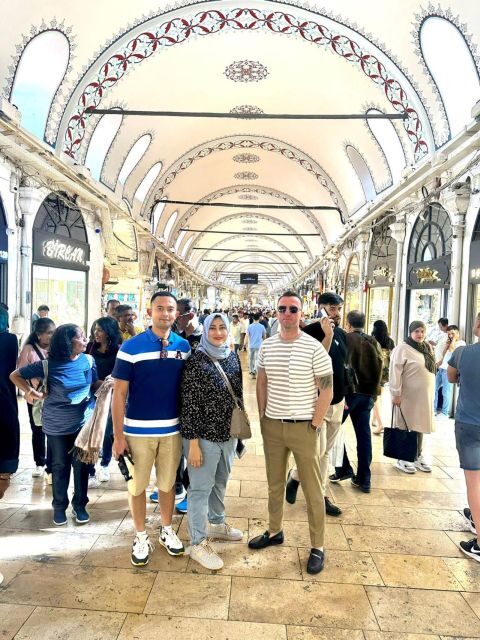 Istanbul: Dolmabahce Palace and Grand Bazaar Tour - A guide makes the rooms click: sultans, bureaucracy, and Atatürk stories