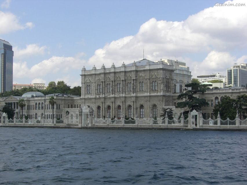 Istanbul: Dolmabahçe Palace and Uskudar Guided Tour - From your hotel to the Bosphorus: why the start matters