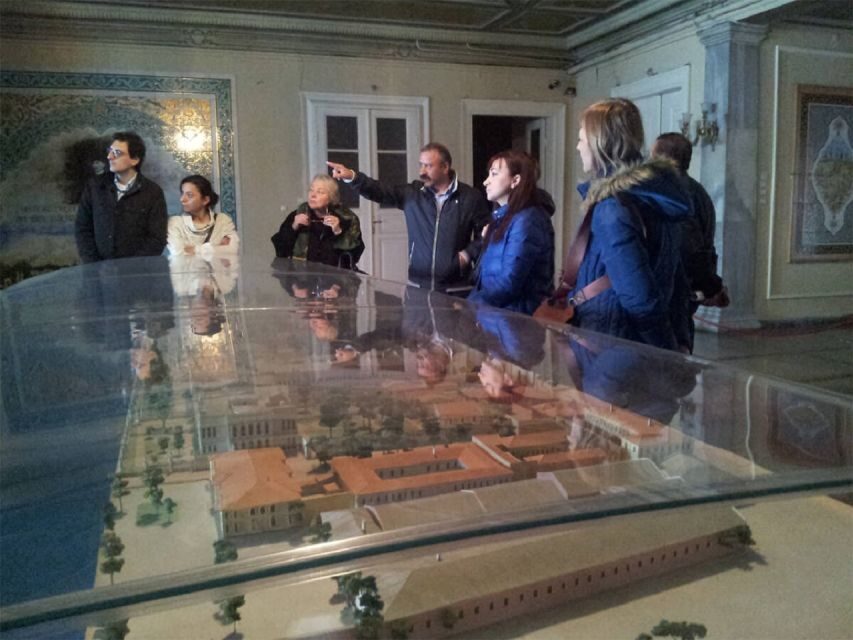 Istanbul: Dolmabahçe Palace and Uskudar Guided Tour - Guide quality and the small-group promise