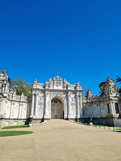 Istanbul: Dolmabahçe Palace Tour and Sunset Yacht Cruise - From Dolmabahçe to the Bosphorus: how the cruise route teaches Istanbul