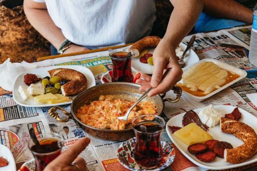 Istanbul: European and Asian Side Guided Foodie Walking Tour - European and Asian Istanbul in One Long Food Day