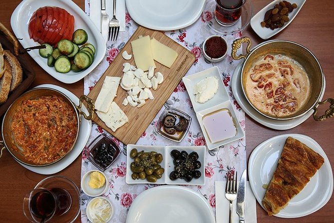 Istanbul: Evening Private Food Tour In Kadikoy - From Eminönü to the Bosphorus: the best kind of first course