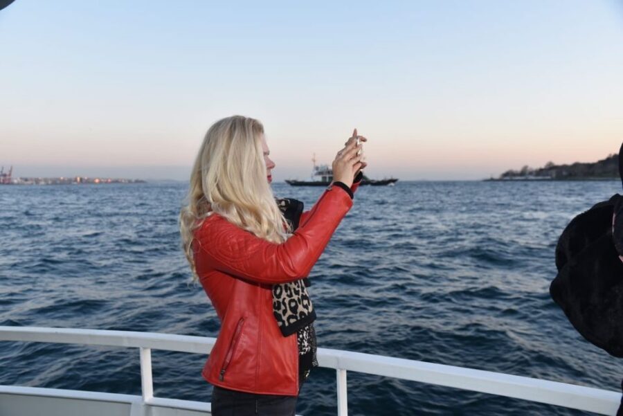 Istanbul: Explore Bosphorous on a Sunset Boat Cruise - Fortresses and palaces: understanding the strait’s “why”