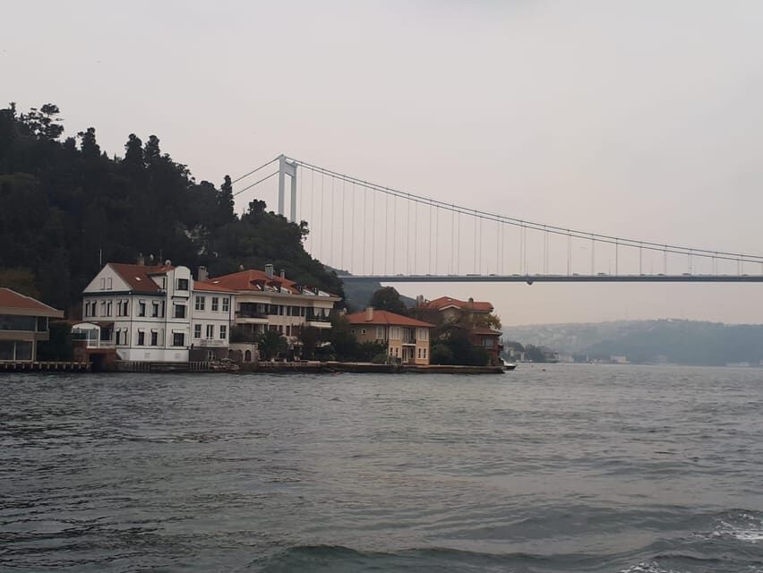 Istanbul: Full-Day City Tour with Bosphorus Cruise and Lunch - Your day on two continents: Bosphorus cruise from bridge views