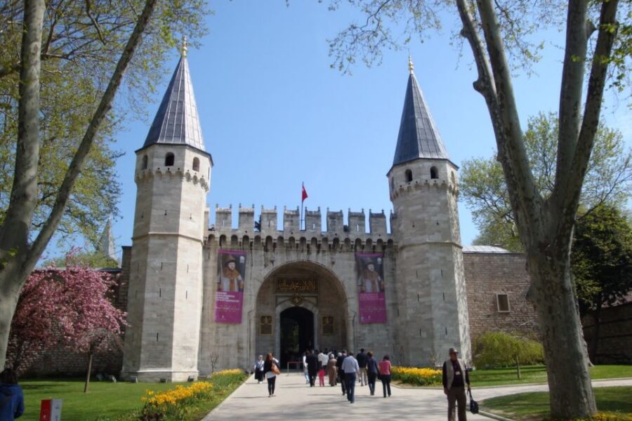 Istanbul: Full-Day Guided Tour of the Old City - Grand Bazaar Area vs. Grand Spice Bazaar: Where the Walking Ends