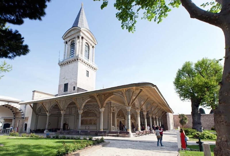 Istanbul: Full Day Private Guided Tour for Iconic Landmarks - Hagia Sophia: how one building holds two big eras