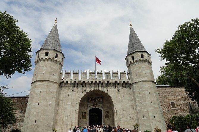Istanbul: Full-Day Tour with Top Attractions from Hotels or Port - Topkapi Palace: imperial power, treasury highlights, and the Tuesday closure