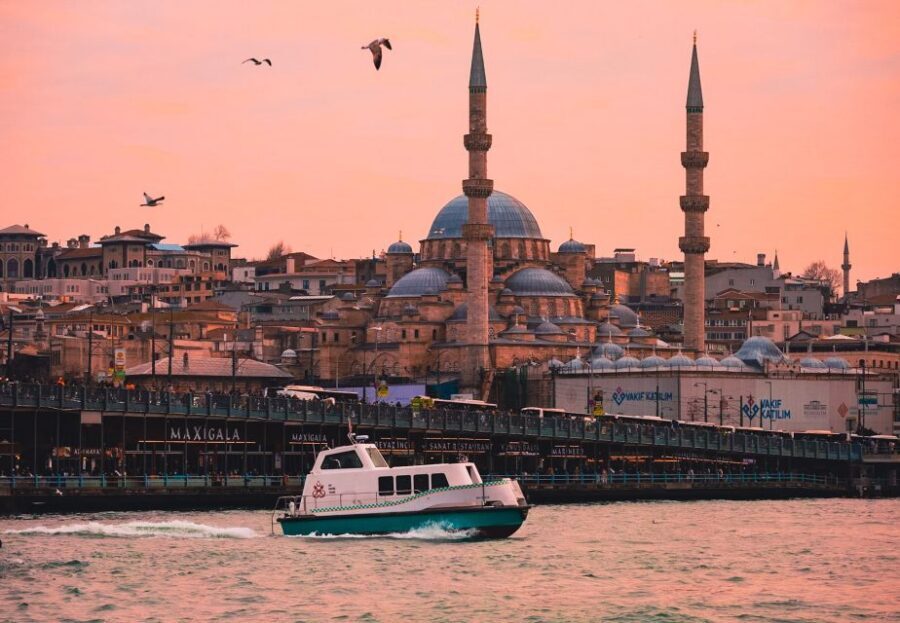 Istanbul: Galata District Walking Tour - Galata Bridge and the Golden Horn: the view with a literary reputation