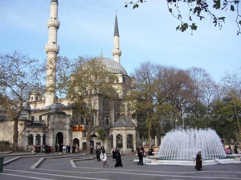 Istanbul: Guided Bosphorus Cruise & Golden Horn Bus Tour - Eyüp Sultan Mosque and Abu Ayyub al-Ansari: why this place matters