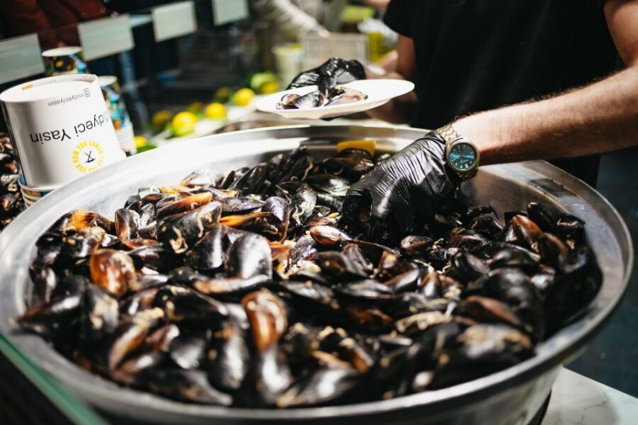 Istanbul: Guided Food and Culture Tour - How the Food Stops Work: Entree, Main, Dessert, Plus Extra Bites