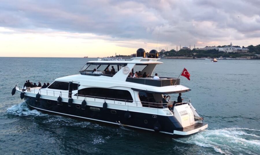 Istanbul: Guided Old City Tour and Bosphorus Sunset Cruise - Seafront Lunch: A Real Break Before the Shopping Sprint