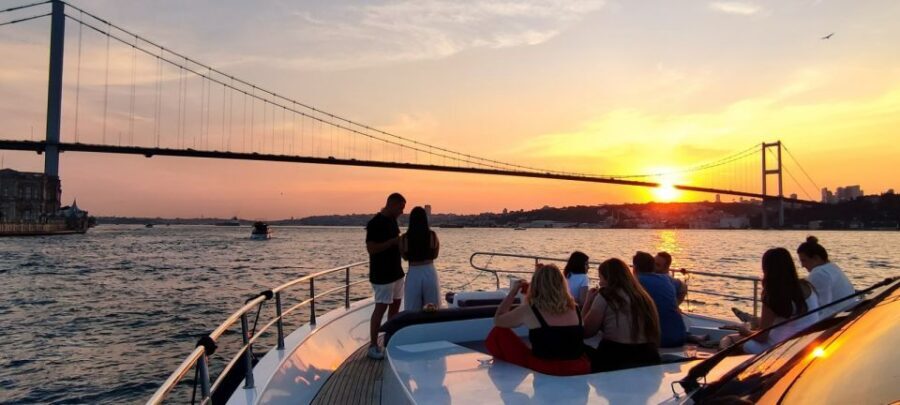 Istanbul: Guided Old City Tour and Bosphorus Sunset Cruise - Grand Bazaar: Shopping With a Guide’s Eye