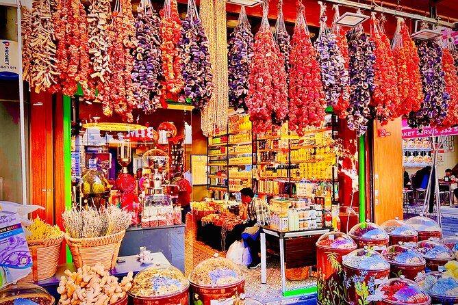 Istanbul Guided Street Food Tour Around European and Asian Sides - Kadıköy food market lunch: lahmacun, mussels, and İskender kebap