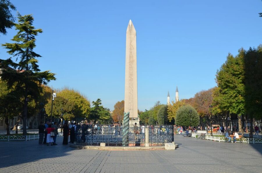 Istanbul: Hagia Sophia, Blue Mosque, & Basilica Cistern Tour - Blue Mosque: İznik tiles and the calm of Sultan Ahmed