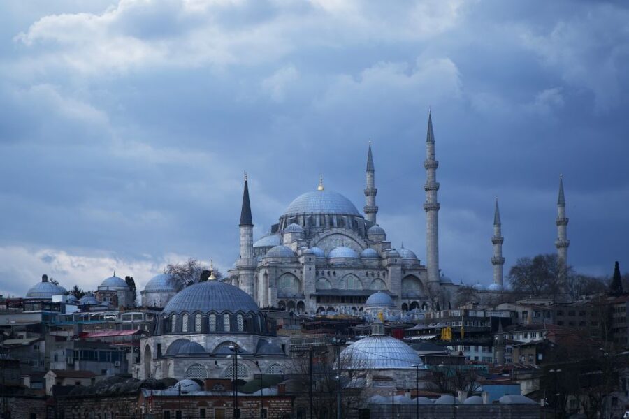 Istanbul: Hagia Sophia, Blue Mosque, Suleymaniye Mosque Tour - Dress Code, Cameras, and Timing Around Prayer Changes