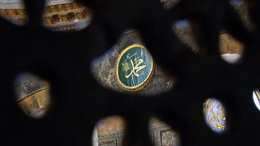 Istanbul: Hagia Sophia Guided Tour with Skip-the-Ticket-Line - Where you meet and how you stay on schedule