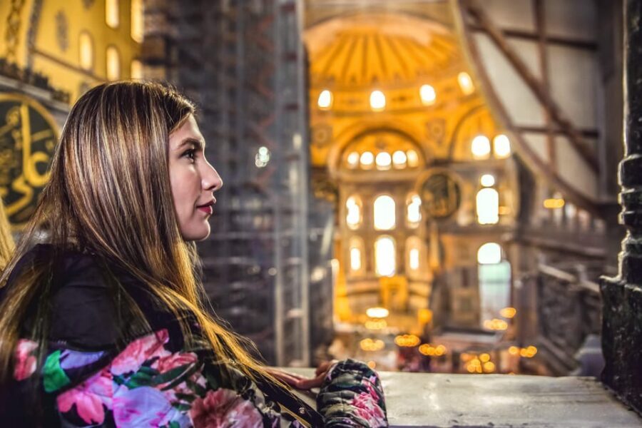 Istanbul: Hagia Sophia Mosque and Museum Skip-The-Line Combo - The Walk to the Mosque: Quick Transition, Big Change