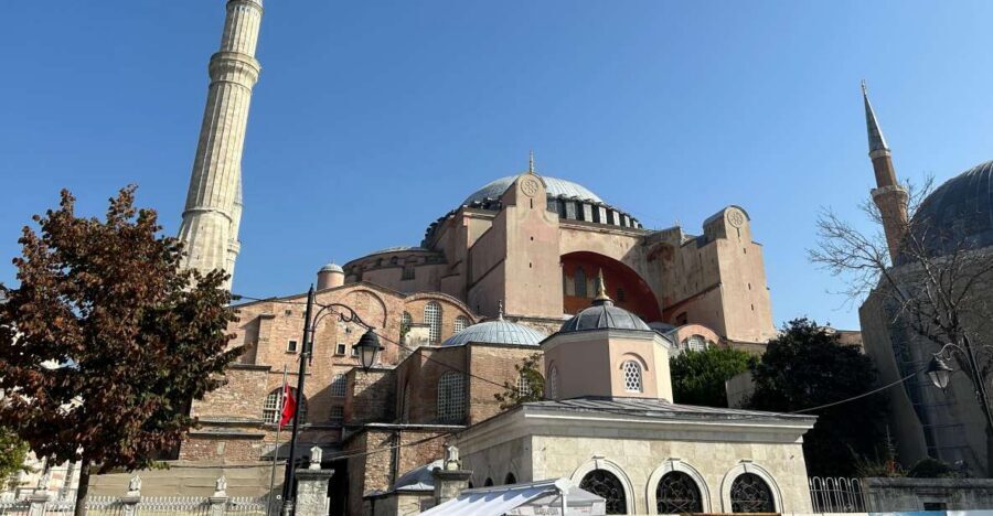 Istanbul: Hagia Sophia Tour with Skip-the-Line Entry Ticket - The short guided walk: Sultanahmet Square, then a photo pause by Sultan Ahmed Mosque