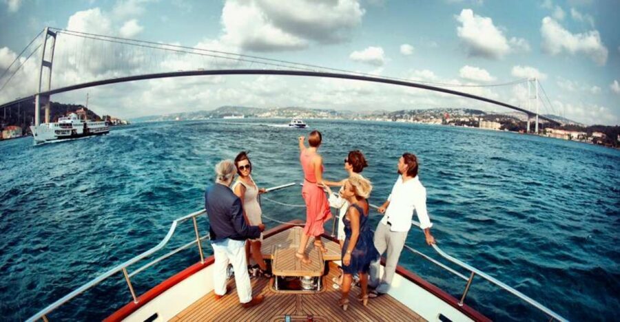 Istanbul: Half-Day Cruise and Cable Car to Pierre Loti Hill - The 5-hour timeline you can picture