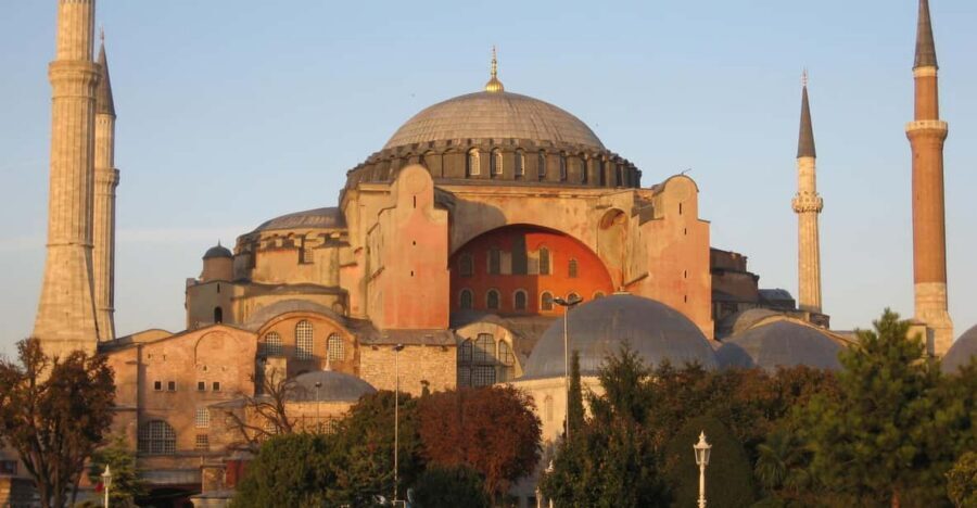 Istanbul: Half-Day Tour Including Hagia Sophia - Hagia Sophia: the basilica-to-mosque-to-museum story you can see