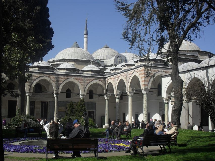 Istanbul: Half-Day Tour with Topkapi Palace - Hippodrome: where chariots, politics, and spectacle overlapped