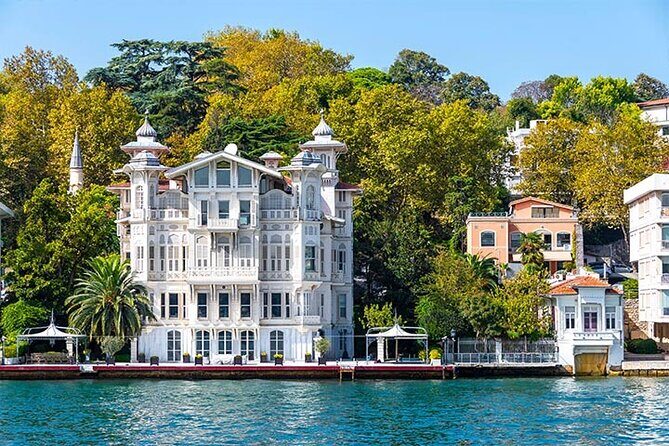 Istanbul Highlights Bosphorus Stops 1 +2 (Europe + Asia) - Europe Meets Asia With One Built-In Route