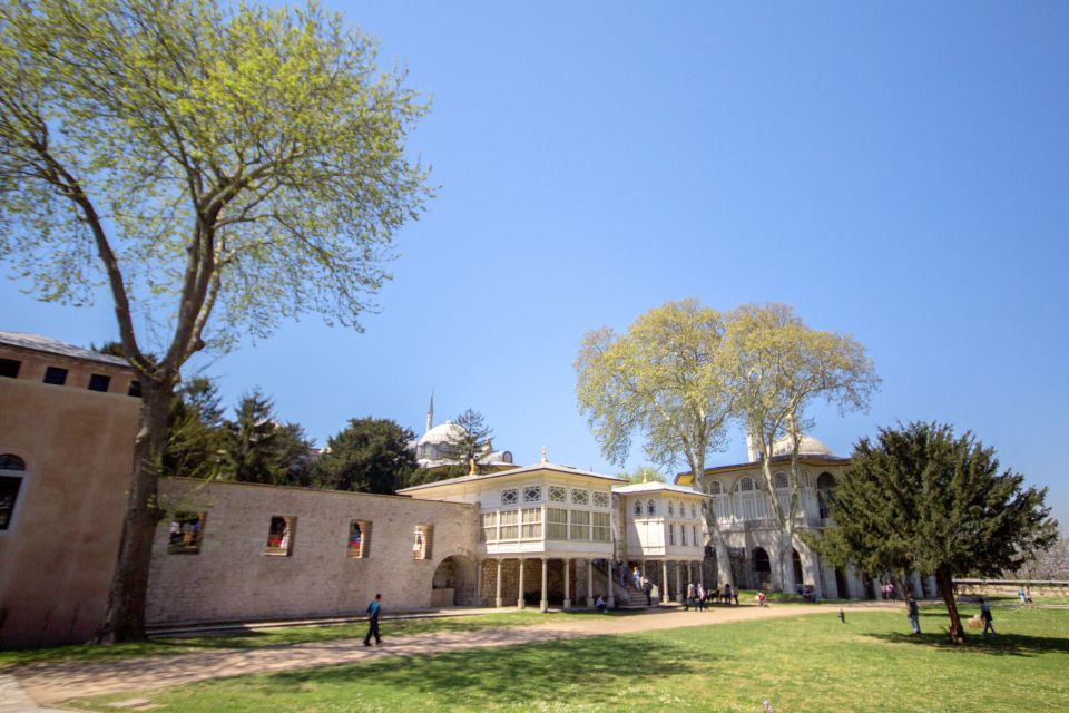 Istanbul Highlights Small-Group Walking Guided Tour - Topkapi Palace: Where the Views Do Half the Work
