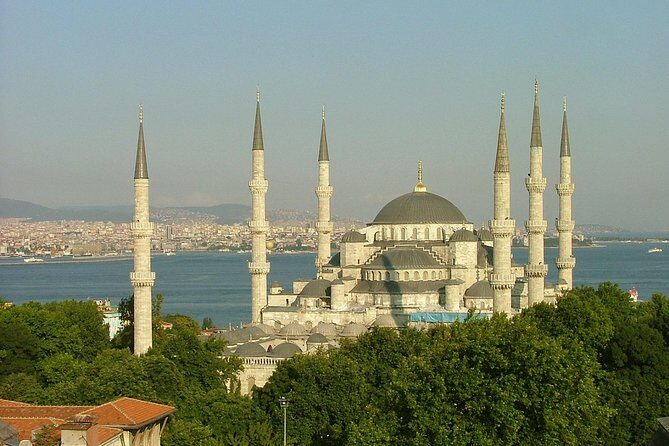 Istanbul Imperial & Bosphorus Tour - Incl. Lunch - Lunch in Sultanahmet Square: filling, traditional, and not always as expected