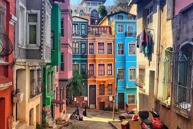 Istanbul in Colors: Balat Tour - Meet at Cafe Society, then start with Misir Çarşısı