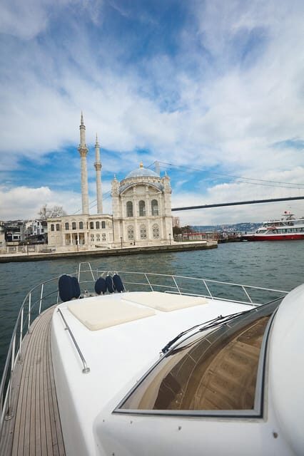 Istanbul: Luxury Yacht Tour at Sunset w Snacks - Should You Book This Sunset Yacht Tour?