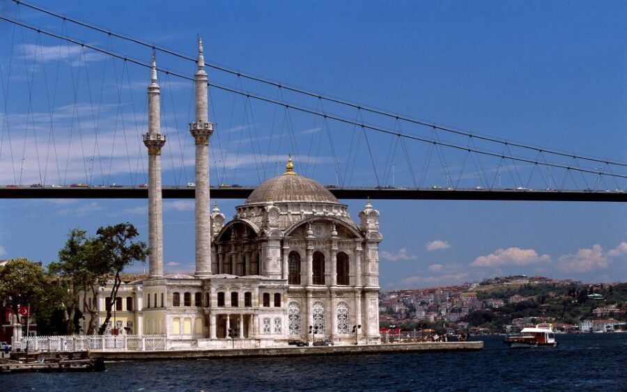 Istanbul: Morning Bosphorus Boat Tour with Spice Bazaar - Should you book this Istanbul Bosphorus and Spice Bazaar tour?