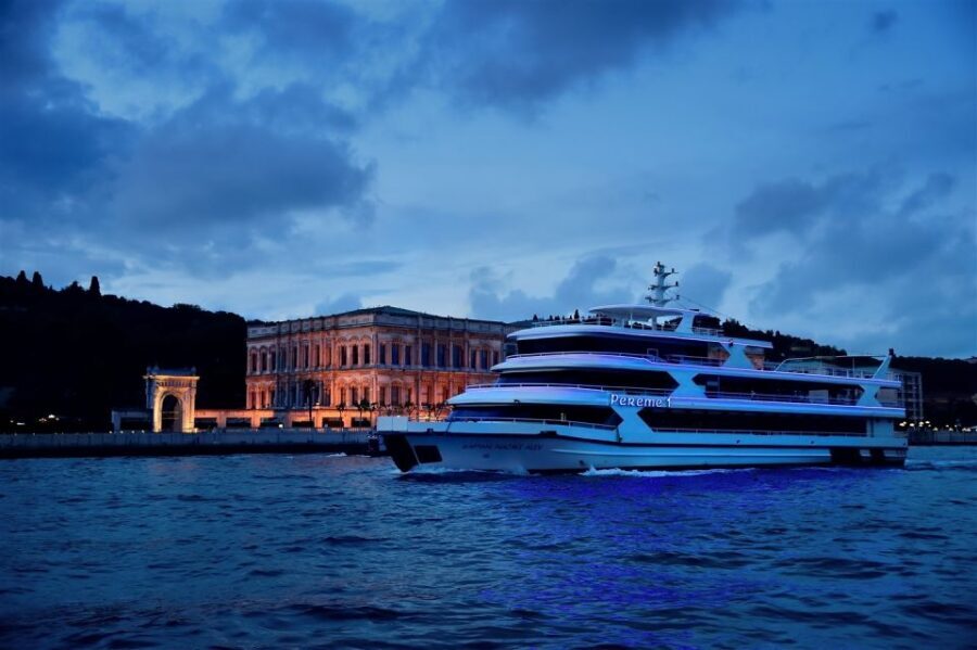 Istanbul: New Year's Eve Cruise Between Two Continents - Dancing between continents: what the entertainment delivers