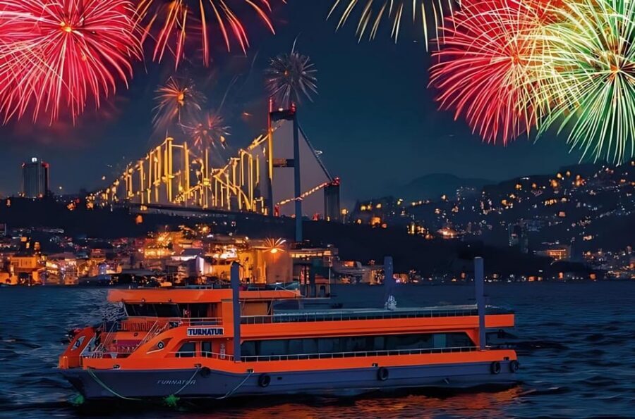 Istanbul: New Year's Eve Dinner Cruise / DJ & Drinks 2027 - The 5-Hour Flow: From 8:30 PM Boarding to 2:00 AM Docking