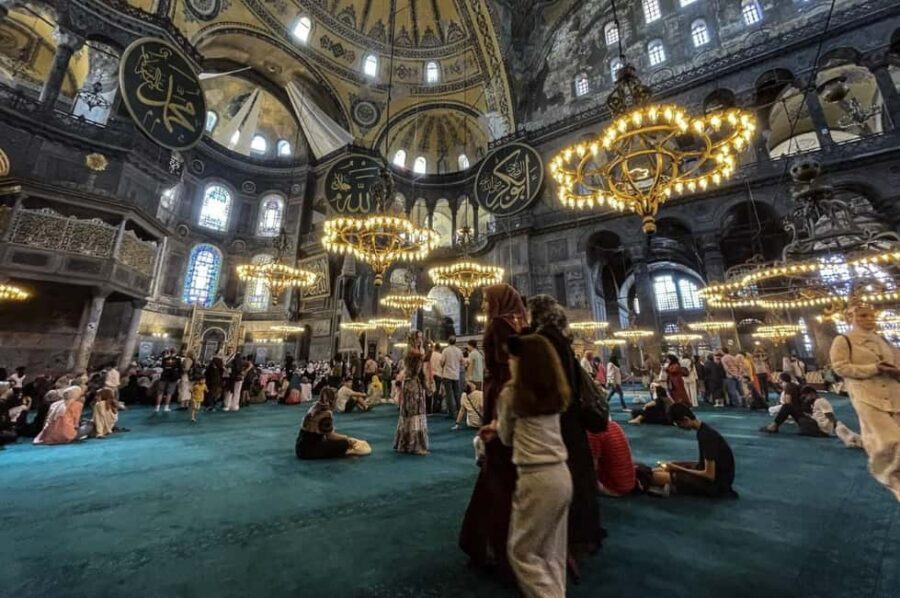 Istanbul: Old City And Bosphorus Bus Tour with Lunch - Sveti Stefan Church and St. George’s Cathedral: Before the Big Mosques
