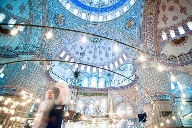Istanbul Old City: Basilica Cistern - Blue Mosque - Grand Bazaar - Hippodrome and Sultanahmet Square: The Squares That Tie It All Together